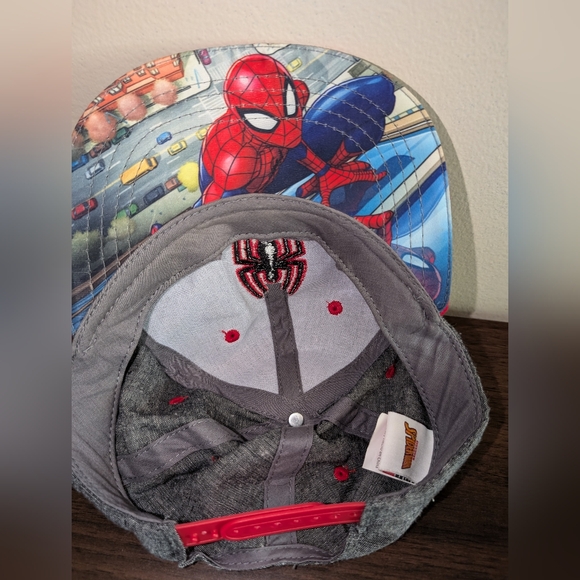 Marvel Kids Spiderman Ball Cap / Hat Adjustable with Spiderman Scene under Bill - Picture 3 of 5